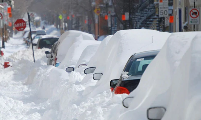 کینیڈا: کوبیک میں برفانی طوفان، 30 سینٹی میٹر برف پڑ چکی، نظام زندگی مفلوج