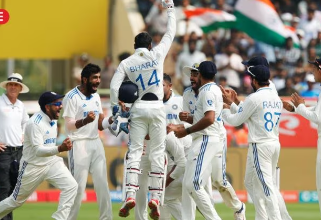 گیند بازوں کی کوششوں کی بدولت ہندستان نے انگلینڈ کو 106 رنز سے شکست دے دی