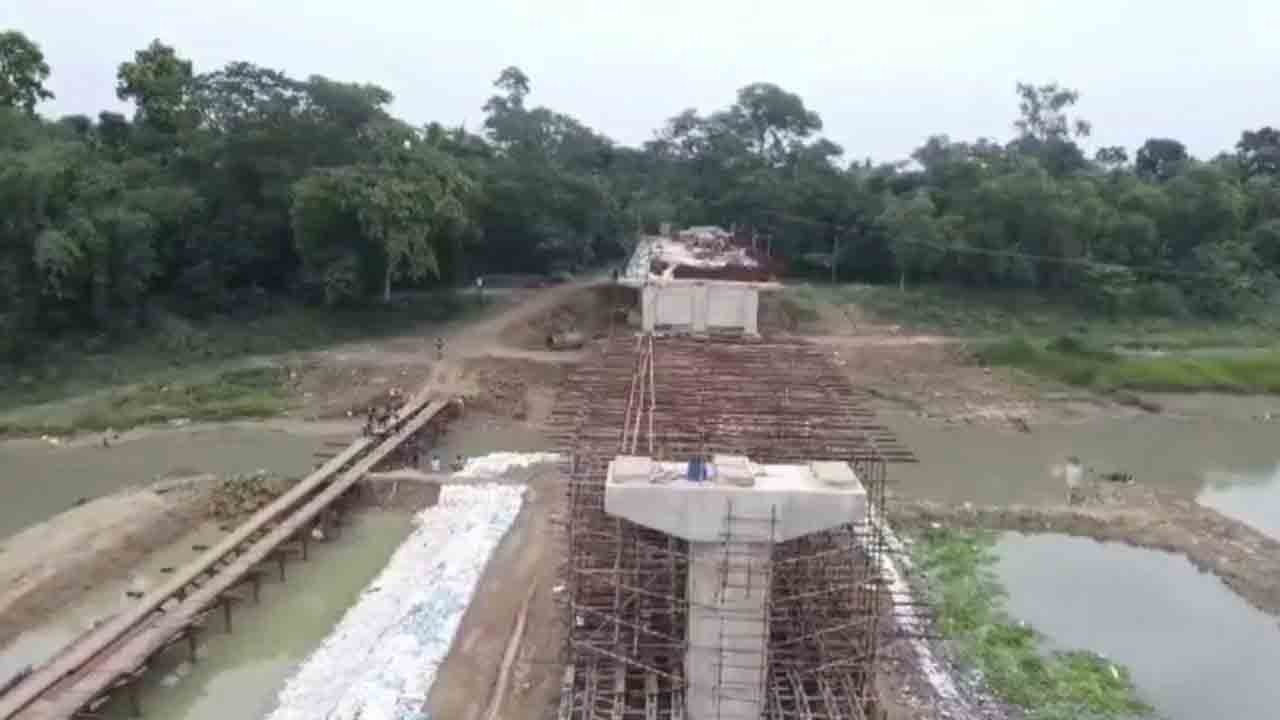 گھٹال: دیہاتیوں نے جھومی ندی پر کنکریٹ پل کی تعمیر کا مطالبہ کیا ہے