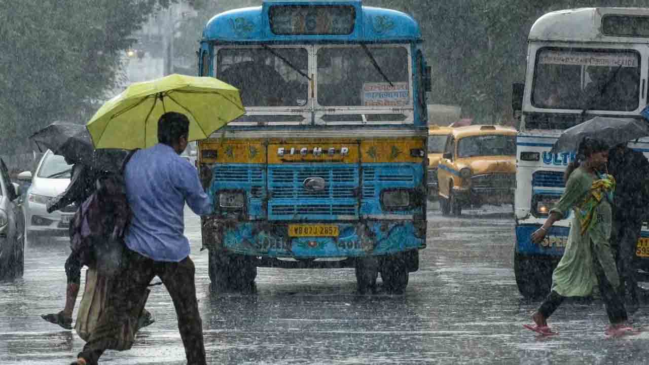 کلکتہ سمیت جنوبی بنگال کے تمام اضلاع میں گرج چمک کے ساتھ ہلکی بارش اور کئی اضلاع میں موسلادھار بارش کی پیشن گوئی