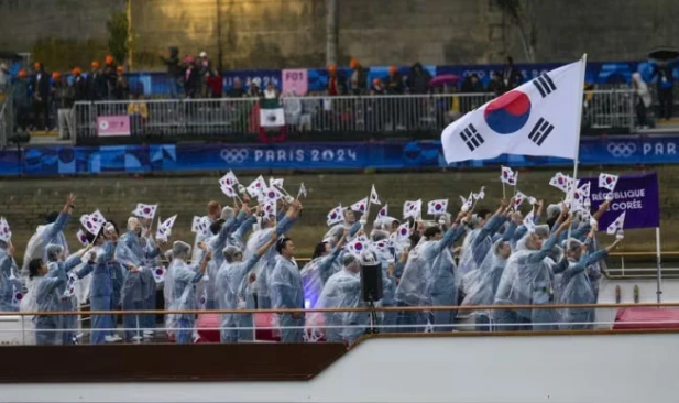 افتتاحی تقریب میں بڑی غلطی پر انٹرنیشنل اولمپکس کمیٹی نے معافی مانگ لی