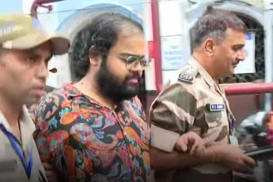 عدالت نے آشیش پانڈے کو تین دن کی سی بی آئی حراست میں بھیجا