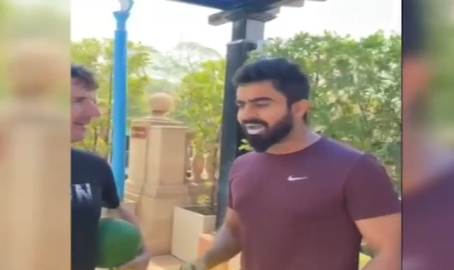 عامر جمال نے سابق آسٹریلوی اسپنر کو رضوان کی انگریزی کا مذاق اڑانے پر کھری کھری سنادیں