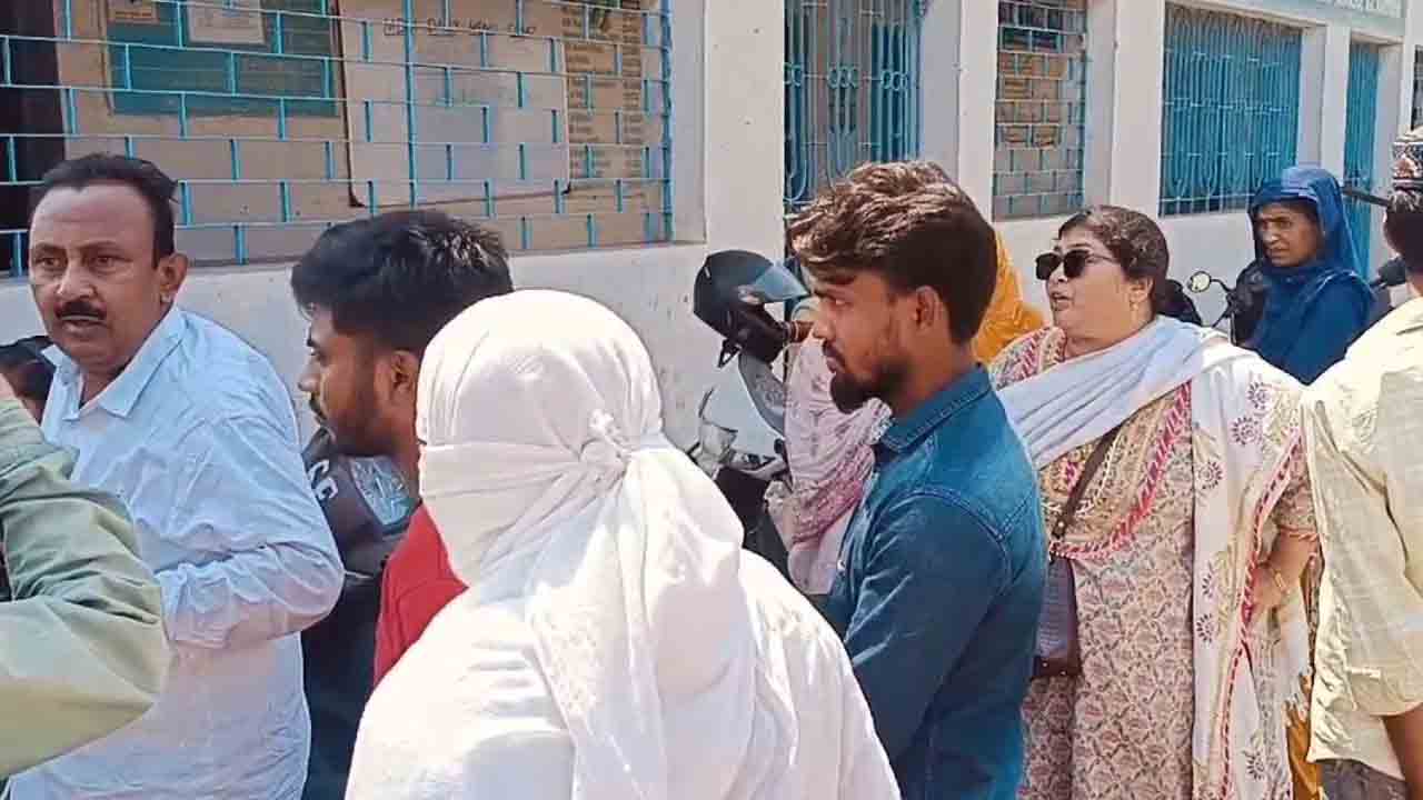 اسکول کے ٹیچر انچارج پر تقریباً 7 لاکھ روپے غبن کرنے کا الزام ! آسنسول نارتھ پولیس اسٹیشن میں ان کے خلاف شکایت درج