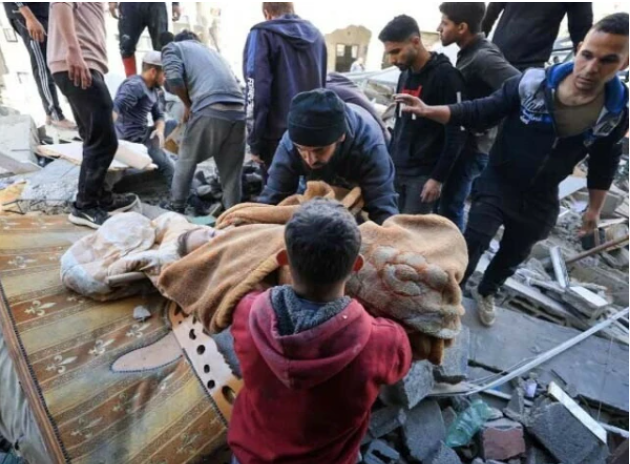 غزہ میں سحری کے وقت اسرائیل کی وحشیانہ بمباری، بچوں سمیت 71 فلسطینی شہید