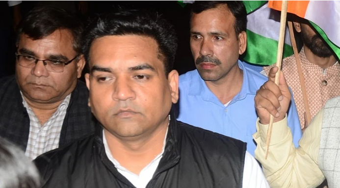 کپل مشرا کے اشتعال انگیز ٹوئٹ معاملہ میں دہلی کی عدالت نے پولیس سے اسٹیٹس رپورٹ طلب کی