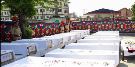 پونے میں شہید سیاحوں کو اشکبار وداع، شرد پوار تعزیت کے لیے پہنچے