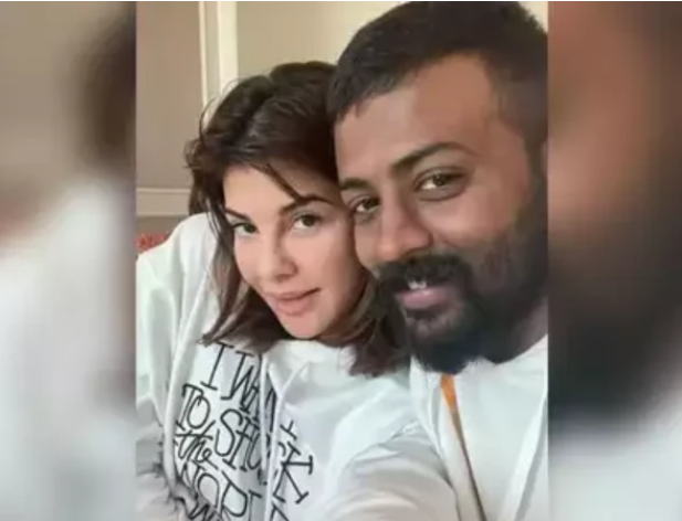 سکیش چندرشیکھر کا جیکولین فرنینڈس کے نام جیل سے جذباتی پیغام، اداکارہ کیلئے جزیرہ خرید لیا