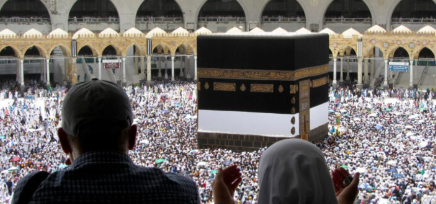 عازمین حج کے لیے نسک کارڈز کی تقسیم شروع
