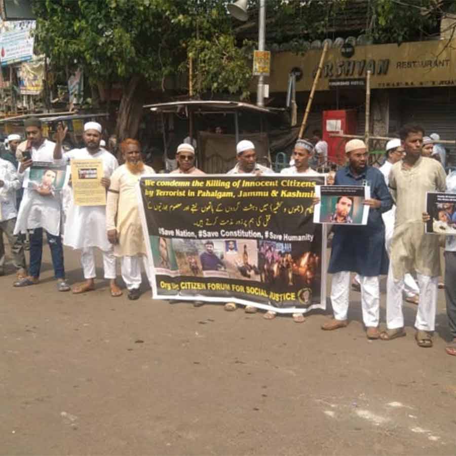اسلام تشدد کی حمایت نہیں کرتا! پہلگام میں دہشت گرانہ حملے کے خلاف مسلمانوں نے پوری ریاست میں احتجاج کیا
