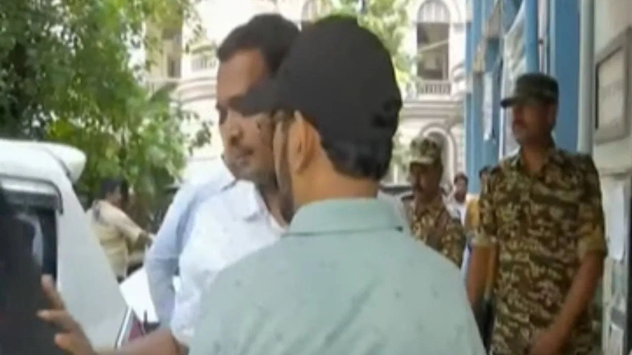 جعلی پاسپورٹ بنانے کے الزام میں ویراٹی سے آزاد گرفتار