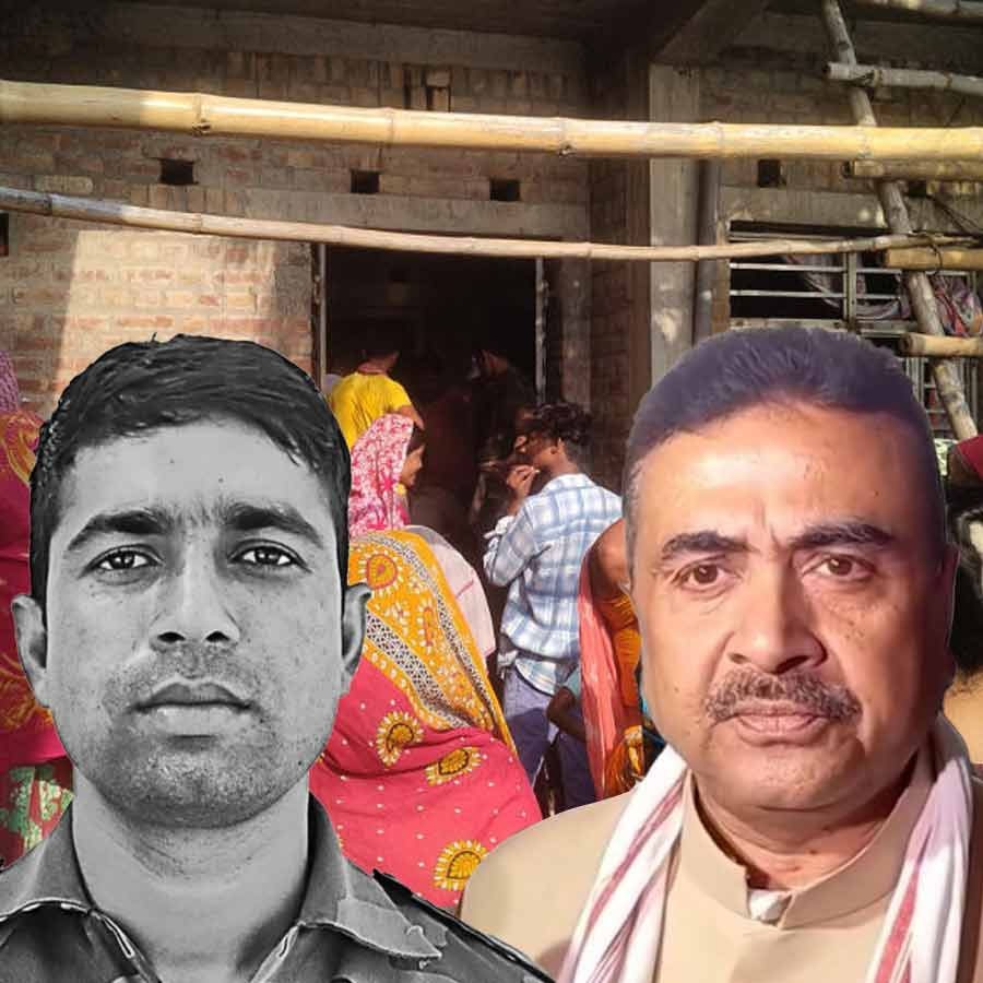 شوبھندو ادھیکاری نے جھنٹو شیخ کے گھر کا دورہ کیا
