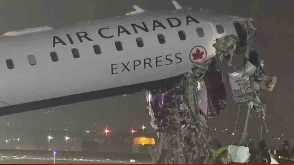 لینڈنگ کے دوران طیارہ حادثہ! رن وے پر ٹرک سے ٹکرانے پر طیارے کی ناک ٹوٹی