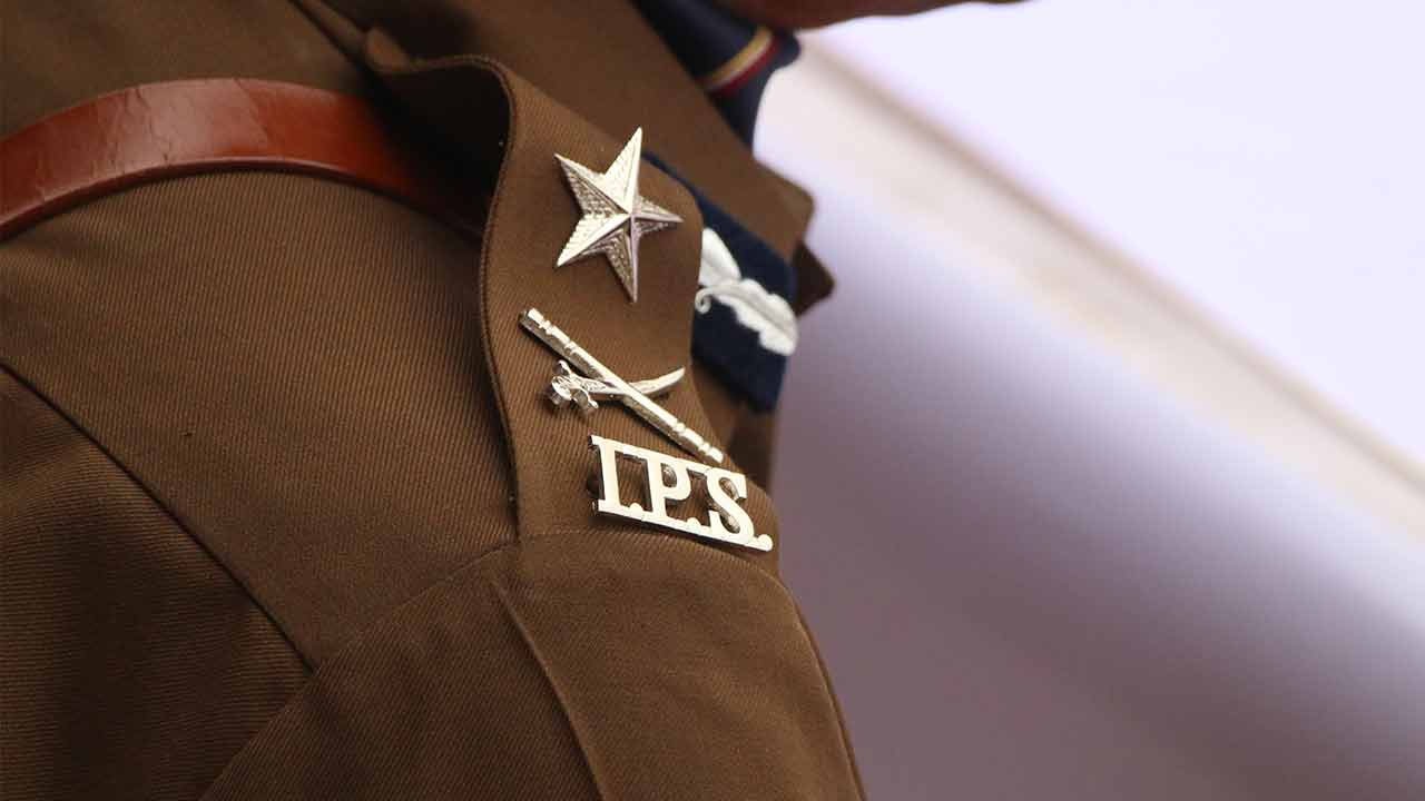 پولس افسروں کے تبادلے کے پیچھے کئی وجوہات ہیں