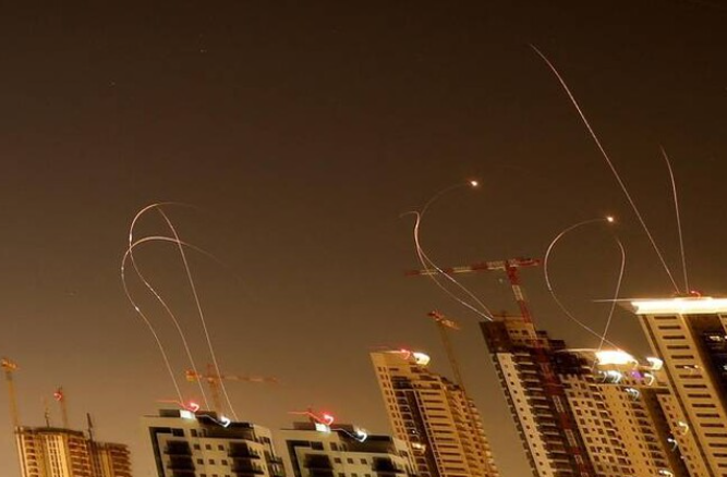 ٹرمپ کے ساتھ مذاکرات سے انکار کے بعد ایران کے اسرائیل کے پر نئے میزائل حملے