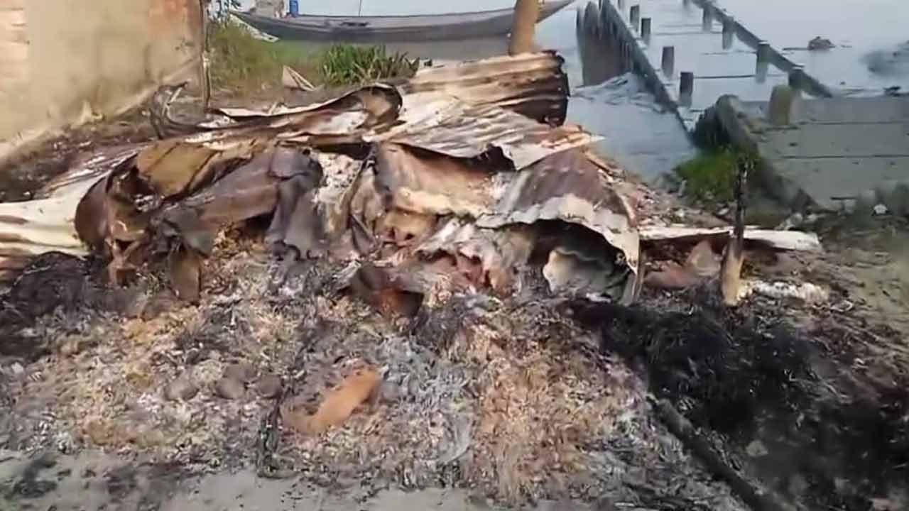 سندیش کھالی میں تاجر کی دکان جلا دی گئی