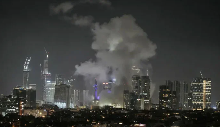 ایران کی اسرائیل پر میزائلوں اور ڈرونز کی بارش، کئی عمارتیں تباہ
