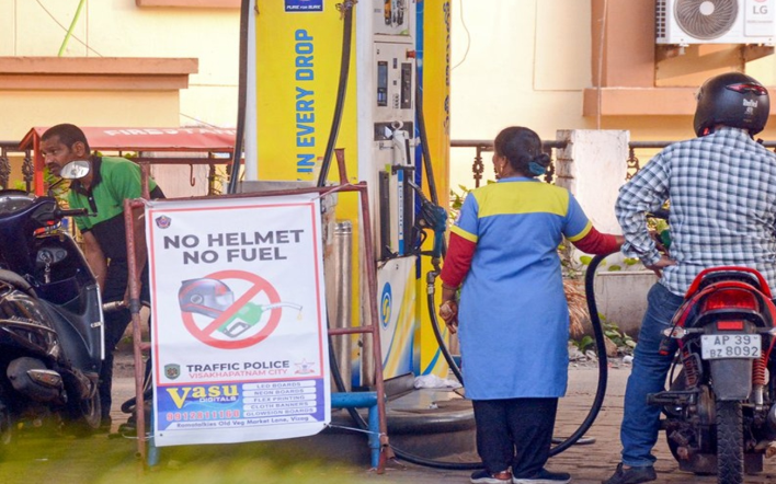 ایندھن کی قلت کی افواہیں بے بنیاد، ملک میں پٹرول، ڈیزل اور ایل پی جی کا وافر ذخیرہ موجود: تیل کمپنیاں