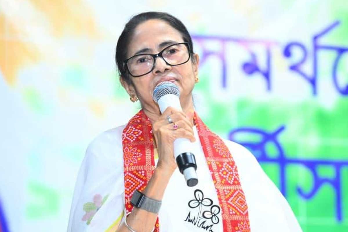 آسمان میں وزیر اعلیٰ کے طیارے کے چکر، دمدم ہوائی اڈے پر لینڈنگ میں دشواری