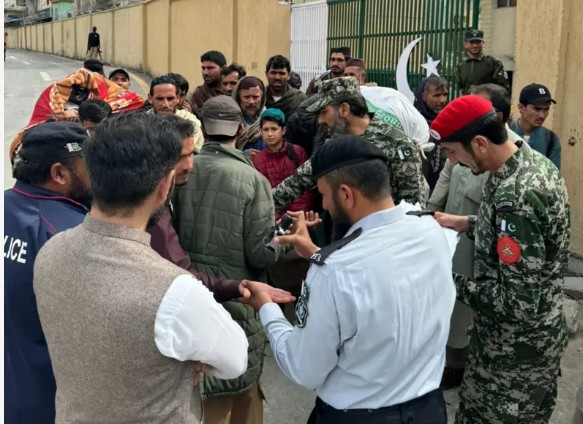 پاکستان اور افغانستان کی سرحد جزوی طور پر کھول دی گئی