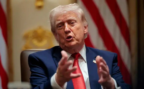 ایران نے بطور ’تحفہ‘ 10 آئل ٹینکرز کو آبنائے ہرمز سے گزرنے کی اجازت دی، ان پر پاکستانی جھنڈے تھے: ٹرمپ کا دعویٰ