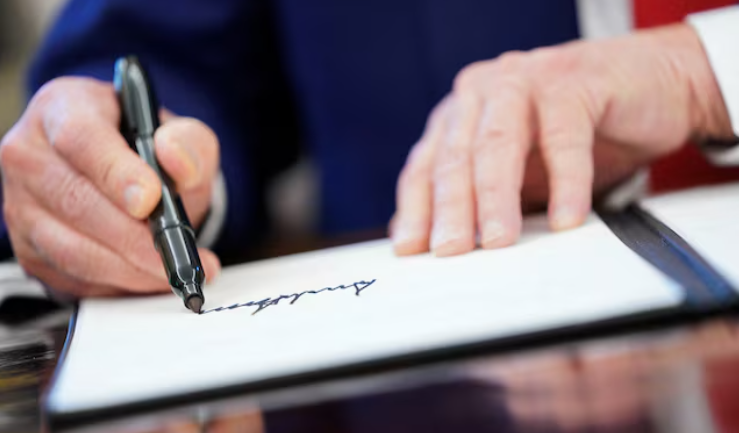 ٹرمپ کے دستخط شدہ امریکی کرنسی پر ظاہر ہوں گے، 165 سالہ روایت کا خاتمہ