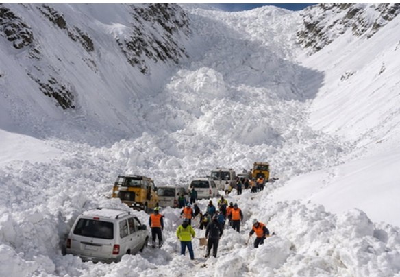 لداخ میں قدرت کا قہر، زوجیلا پاس پر برفانی تودہ گرنے سے 6 افراد ہلاک، 5 زخمی
