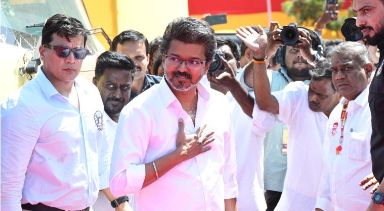 وجے نے ڈی ایم کے پر انتخابی مہم میں رکاوٹ ڈالنے کا الزام لگایا، اجازت دینے کے بعد بھی پولیس نے منسوخ کی منظوری