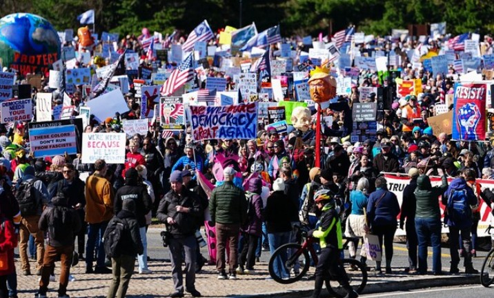 امریکہ میں ’نو کنگز ڈے‘ پر صدر ٹرمپ کے خلاف ملک گیر احتجاج ، ہزاروں افراد شریک