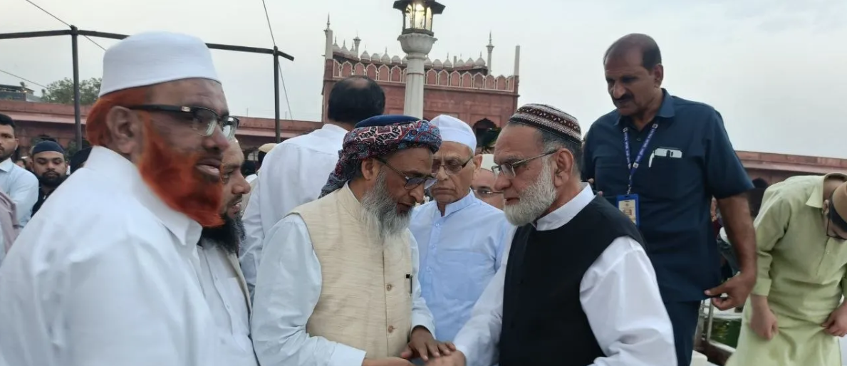 جمعیۃ علماء ہند کے وفد کی شاہی امام سید احمد بخاری سے ملاقات، والدہ کے انتقال پر تعزیت.