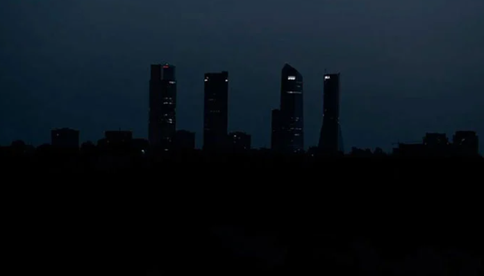 ایرانی توانائی تنصیبات پر حملے، تہران اور کرج شہر میں بجلی کی فراہمی معطل