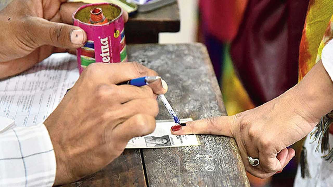 صبح نوٹیفکیشن جاری، 59 امیدواروں نے راتوں رات اسمبلی الیکشن لڑنے کے لیے کاغذات نامزدگی جمع کرادیے