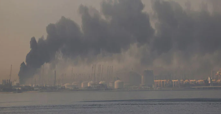 دبئی پورٹ پر ایرانی حملے میں بڑے آئل ٹینکر کو نشانہ بنایا گیا، کویت