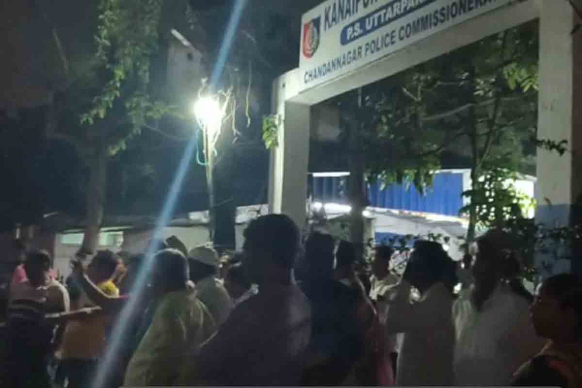 اترپارہ میںسی پی ایم امیدوار میناکشی مکھرجی کے جلوس کے بعد دو کارکنوں پر جان لیوا حملہ