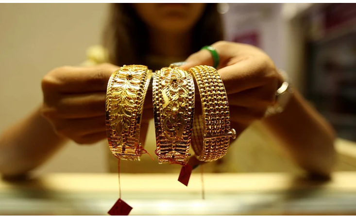 ٹرمپ کے بیان نے ہندستانی شیئر بازار میں مچائی ہلچل، سونا-چاندی کی قیمتیں بھی گھٹ گئیں