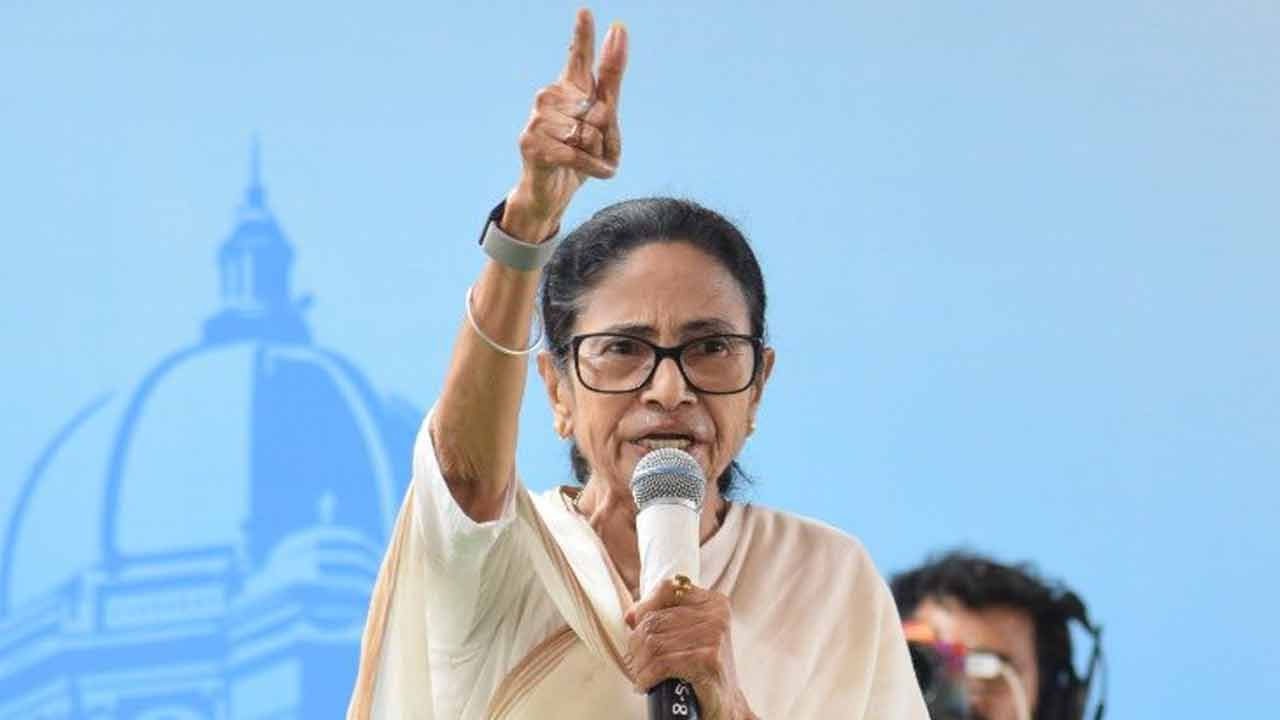 احتجاج کے نام پر عدلیہ یا ججوں کو نشانہ نہ بنایا جائے: ممتا بنرجی