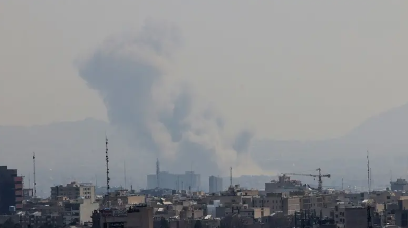 تہران میں دھماکے، کرگ پل تباہ، اسرائیل کے کئی علاقوں میں میزائلوں کے ٹکڑے گرنے سے نقصان