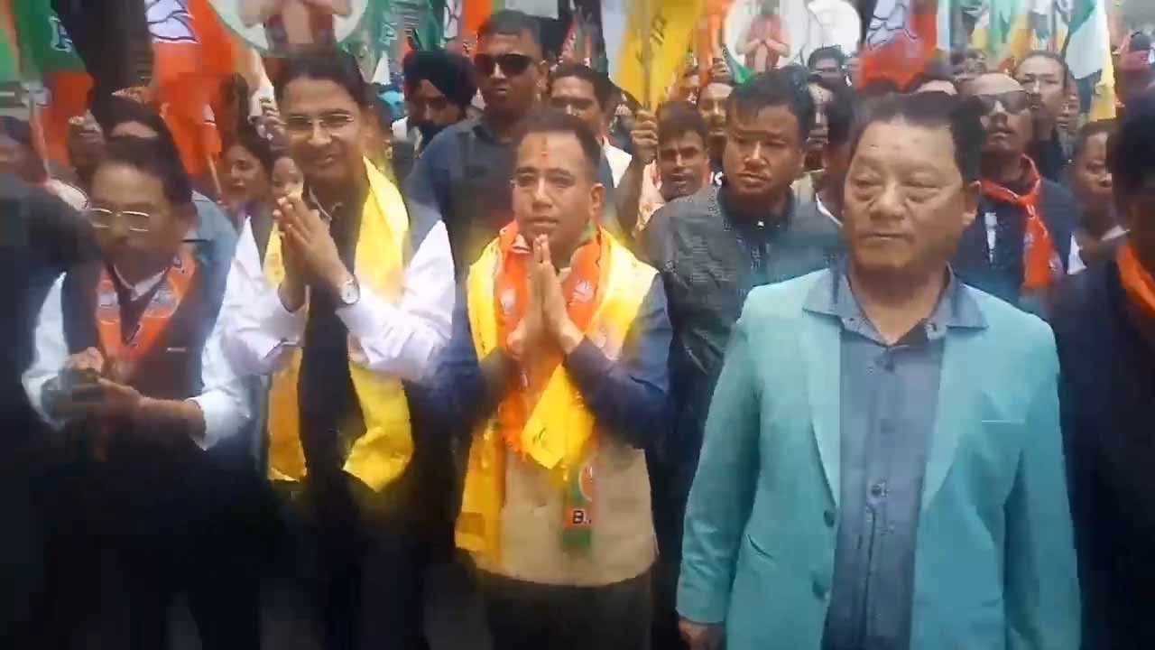 بمل گورونگ اور راجو بسٹا نے ایک ساتھ پرچہ نامزدگی داخل کیا