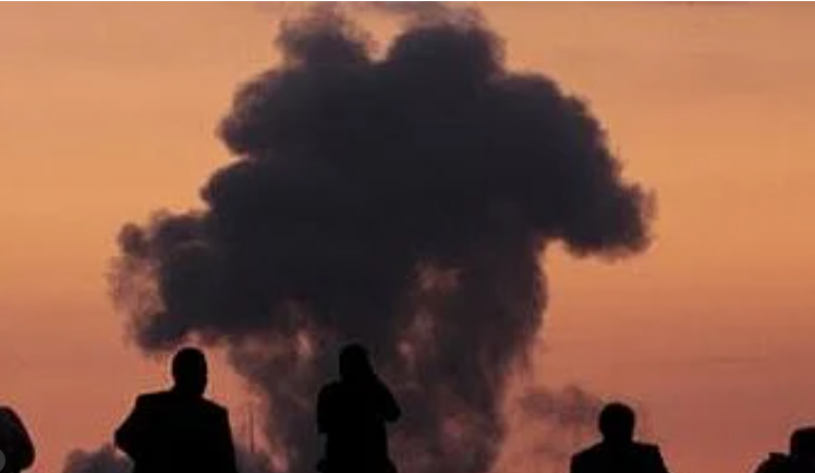 مشرق وسطیٰ میں کشیدگی کے دوران عراق میں پھر فضائی حملہ، موصل اورعزیزیہ میں فوجی اڈوں کو بنایا گیا نشانہ، 3 ہلاک