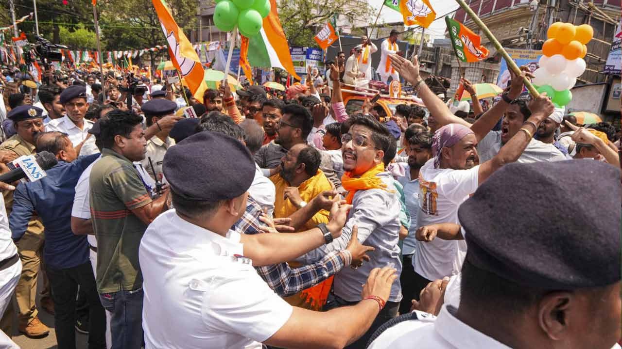 کولکتہ پولیس کے دو ڈپٹی کمشنرز کو لال بازار نے شوکاز نوٹس جاری کر دیا