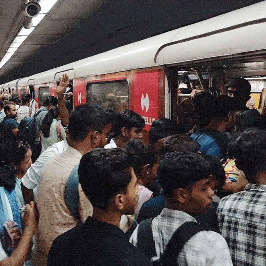 میٹرو میں ایک بار پھر حادثہ! سروس ایک بار پھر درہم برہم ہو گئی