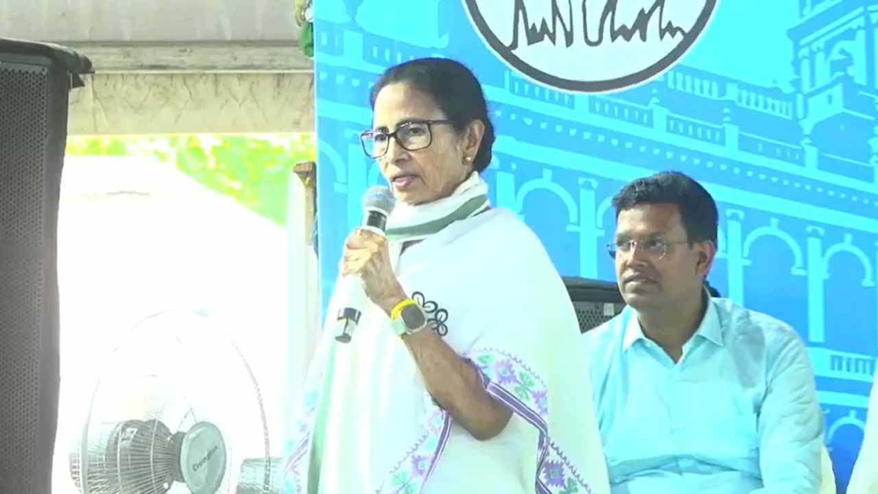 ممتا بنرجی کا بھوانی پور تشدد پر بی جے پی قیادت پر سخت حملہ کیا