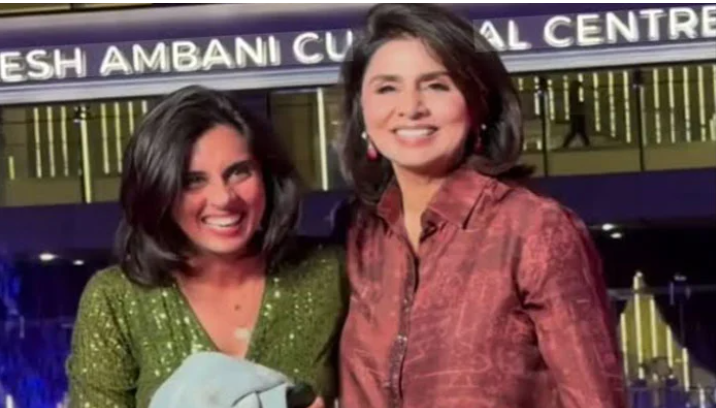 نیتو کپور تقریب میں اپنی ہم شکل کو دیکھ حیران، دونوں نے اکٹھے تصویریں بنوائیں