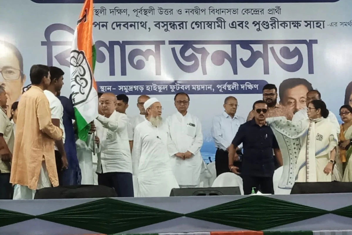 وزیر اعلیٰ کی موجودگی میں 'عام جنتا وکاس پارٹی' کے لیڈر سمیت 300 کارکنان ترنمول میں شامل۔