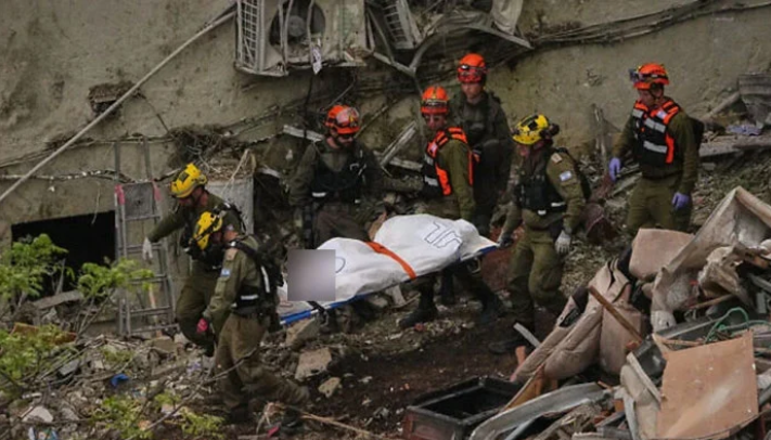 اسرائیل دھماکوں سے لرز اٹھا، دفاعی نظام ناکام، ملبے سے 4 لاشیں برآمد