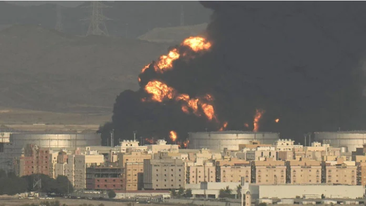 سعودی عرب: الجبیل تیل تنصیب پر بڑی آگ بھڑک اٹھی