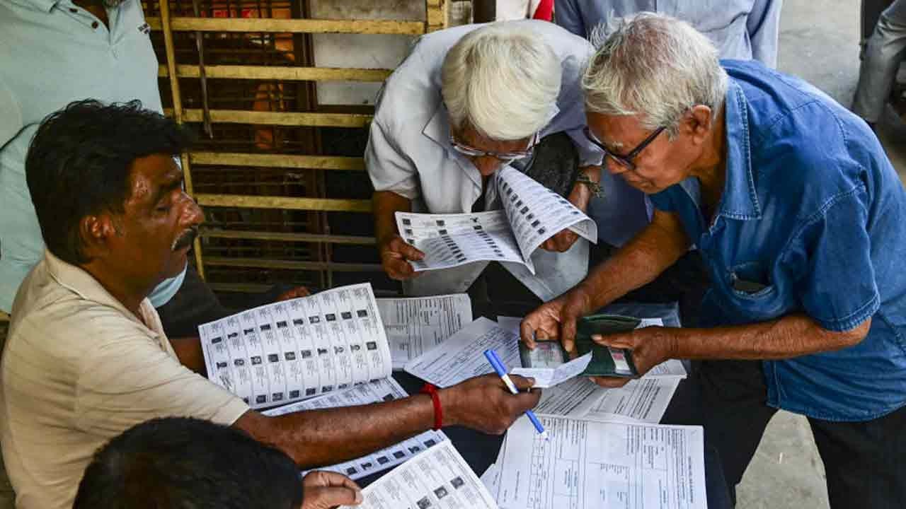 مغربی بنگال کی ووٹر لسٹ سے تقریباً 91 لاکھ نام نکال دیے گئے
