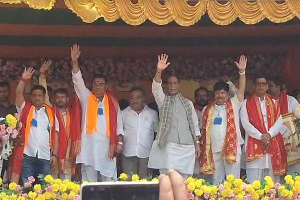 ’بنگال مانگے کمل کا پھول‘، بیرک پور میں مہم کے دوران راجناتھ سنگھ نے بنکم چندر چٹرجی کا حوالہ دیا