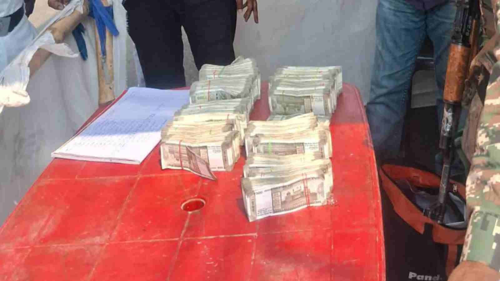 کولکاتا میں تلاشی مہم کے دوران ستاون لاکھ روپئے ضبط