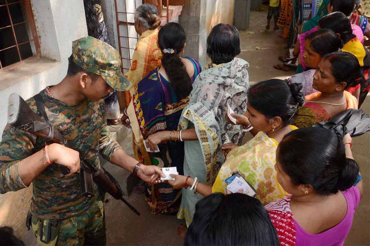 سرکاری ملازم سیاسی سرگرمی میں ملوث پائے گئے تو انکے خلاف ایف آئی آر ہوگی